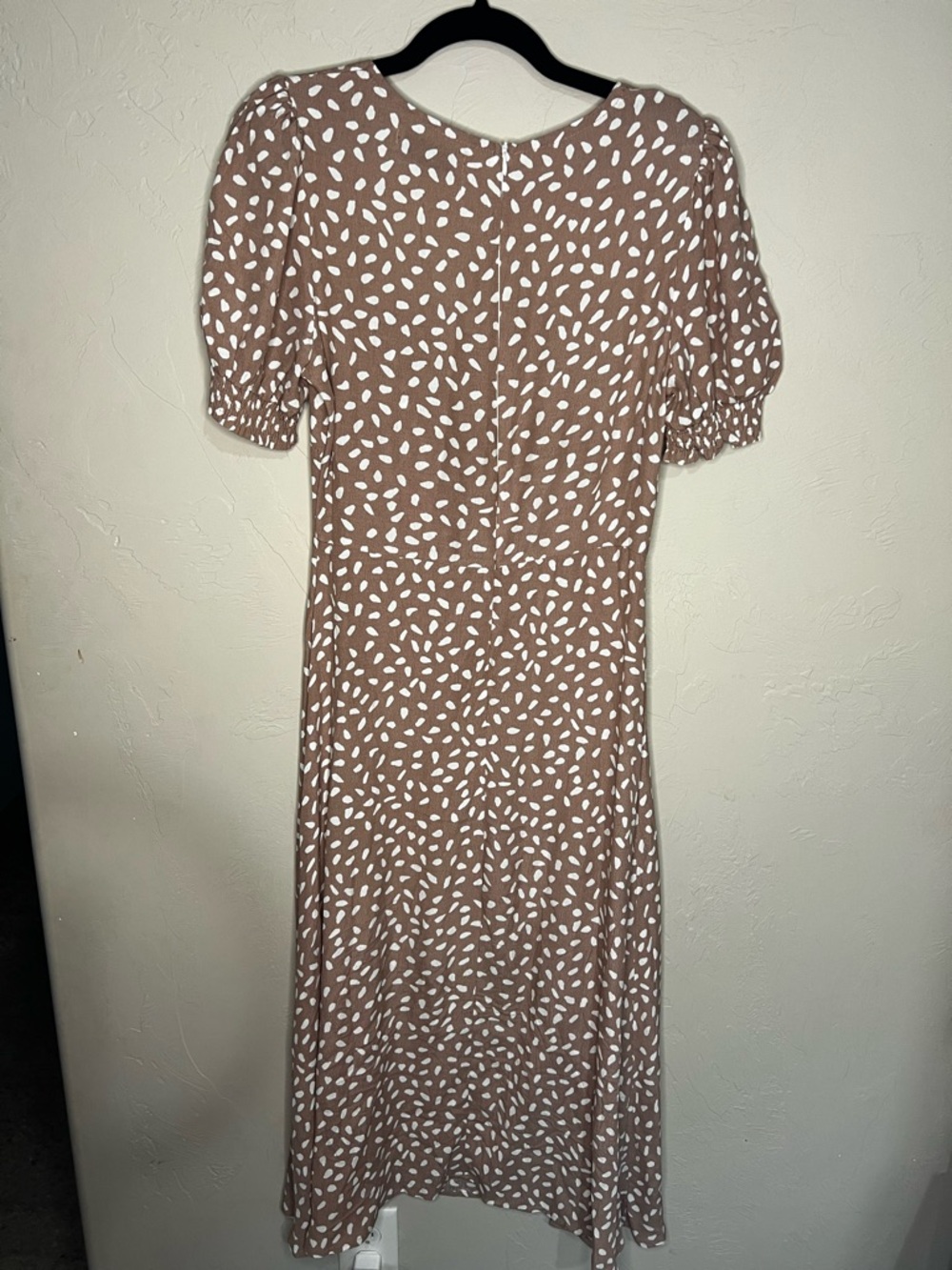 Petal & Pup Franklin Puff Sleeve Side Slit Taupe Sweatheart Neckline Midi Dress - Picture 11 of 13